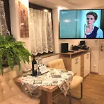 Apartment Mit Eigenem Bad, Kochnische Und Wintergarten *