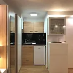 Apartment Mit Eigenem Bad, Kochnische Und Wintergarten *