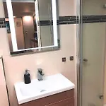 Mit Eigenem Bad, Kochnische Und Wintergarten Apartment *