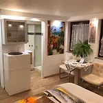 Mit Eigenem Bad, Kochnische Und Wintergarten Apartment *