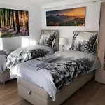 Mit Eigenem Bad, Kochnische Und Wintergarten *