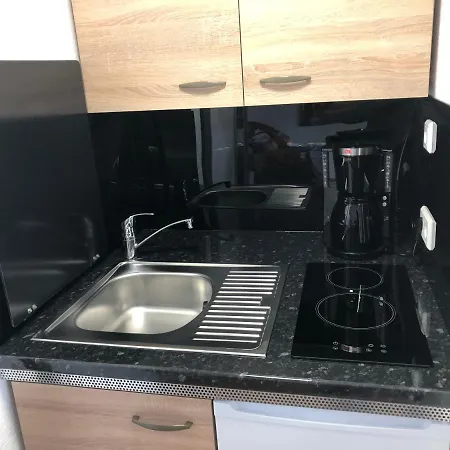 Mit Eigenem Bad, Kochnische Und Wintergarten * Dettum