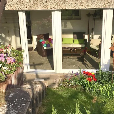 Mit Eigenem Bad, Kochnische Und Wintergarten 아파트 Dettum