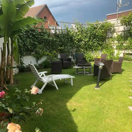 Mit Eigenem Bad, Kochnische Und Wintergarten 아파트 Dettum