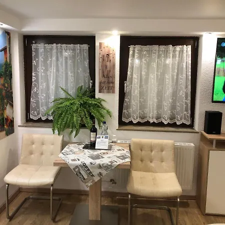 Διαμέρισμα Mit Eigenem Bad, Kochnische Und Wintergarten *