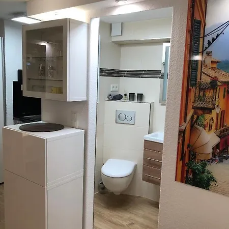 Mit Eigenem Bad, Kochnische Und Wintergarten Διαμέρισμα Dettum