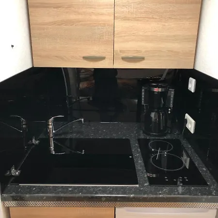 Mit Eigenem Bad, Kochnische Und Wintergarten Apartmán