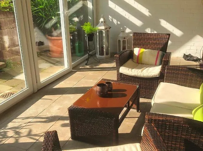 아파트 Mit Eigenem Bad, Kochnische Und Wintergarten