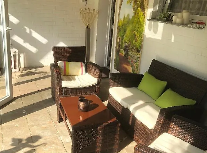 Mit Eigenem Bad, Kochnische Und Wintergarten 아파트 Dettum