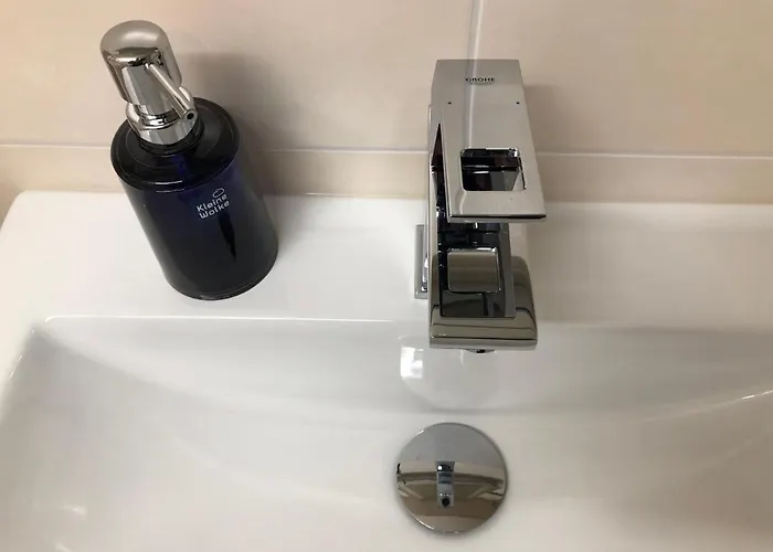 Mit Eigenem Bad, Kochnische Und Wintergarten