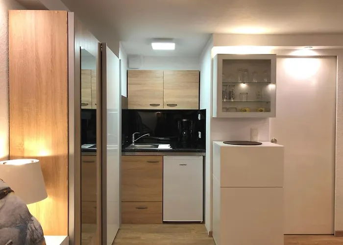 아파트 Mit Eigenem Bad, Kochnische Und Wintergarten *