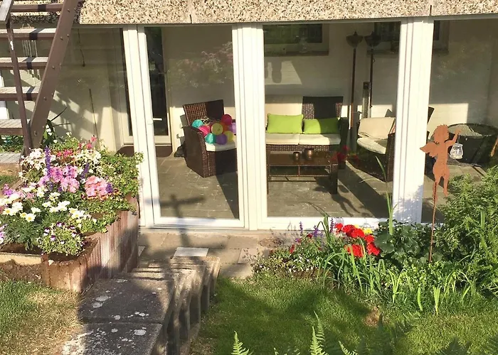 Mit Eigenem Bad, Kochnische Und Wintergarten 아파트 Dettum