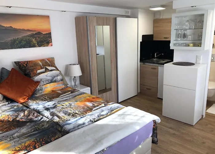 Mit Eigenem Bad, Kochnische Und Wintergarten 아파트