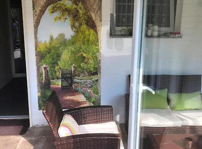 Mit Eigenem Bad, Kochnische Und Wintergarten 아파트 *