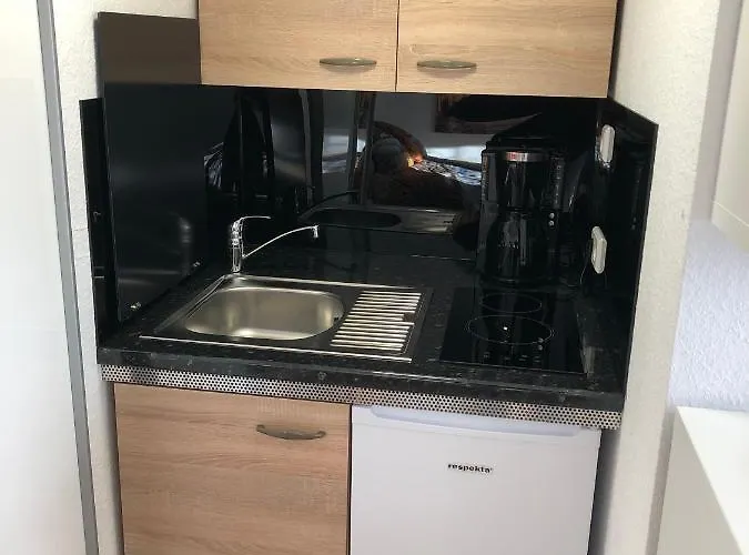 아파트 Mit Eigenem Bad, Kochnische Und Wintergarten