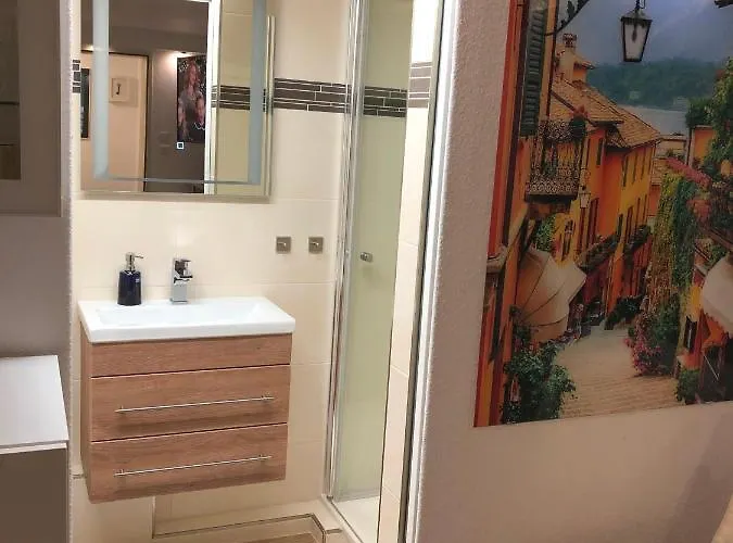 Mit Eigenem Bad, Kochnische Und Wintergarten