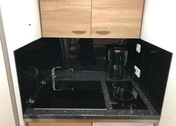 Mit Eigenem Bad, Kochnische Und Wintergarten 아파트